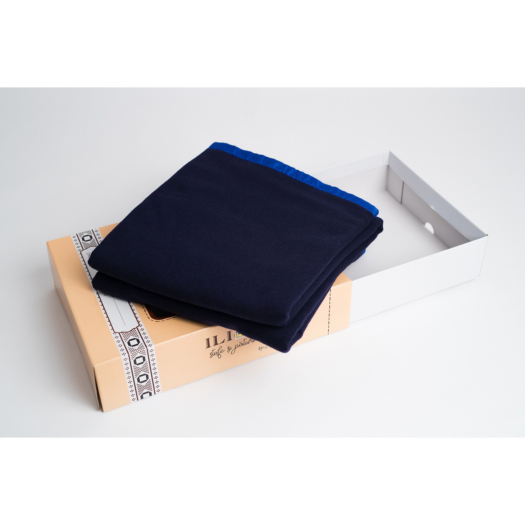 Pătură din lână 80%, model Gabriela, 160X200cm, 3 kg, bleumarin, cutie premium - imagine 2