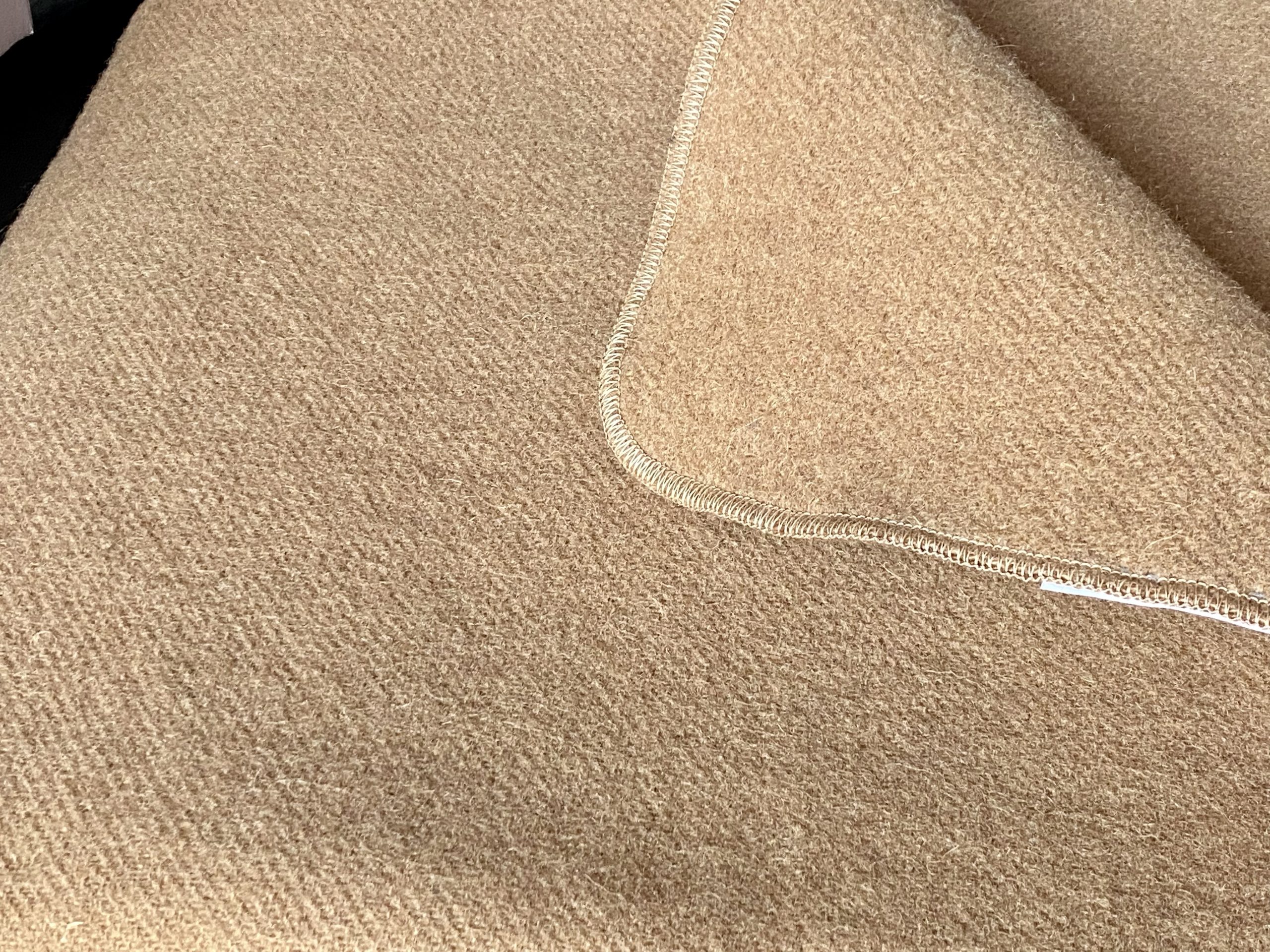 Pătură lână românească, model IOANA, 150x200cm, cappuccino, margine surfilata, cutie premium